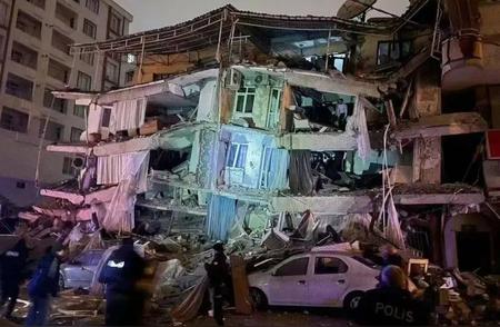 逃离大地震：中国驴友骑行土耳其的惊险经历